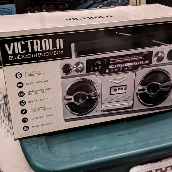 Victrola retro style speaker/ boombox - Picture 1 of 3